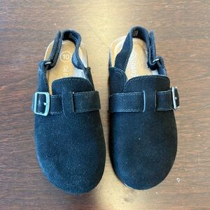 GUC Cat & Jack toddler Berlin Clogs